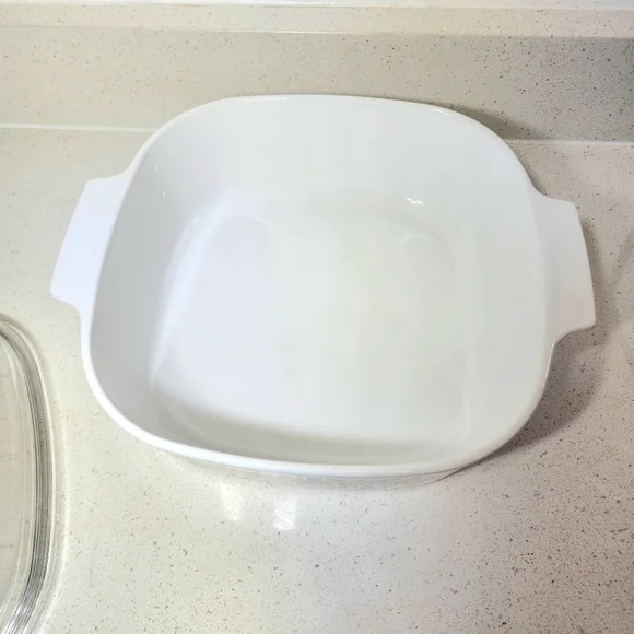 Vintage Corning Ware 4 QT. A-34-B Covered Casserole Dish - Picture 4 of 13